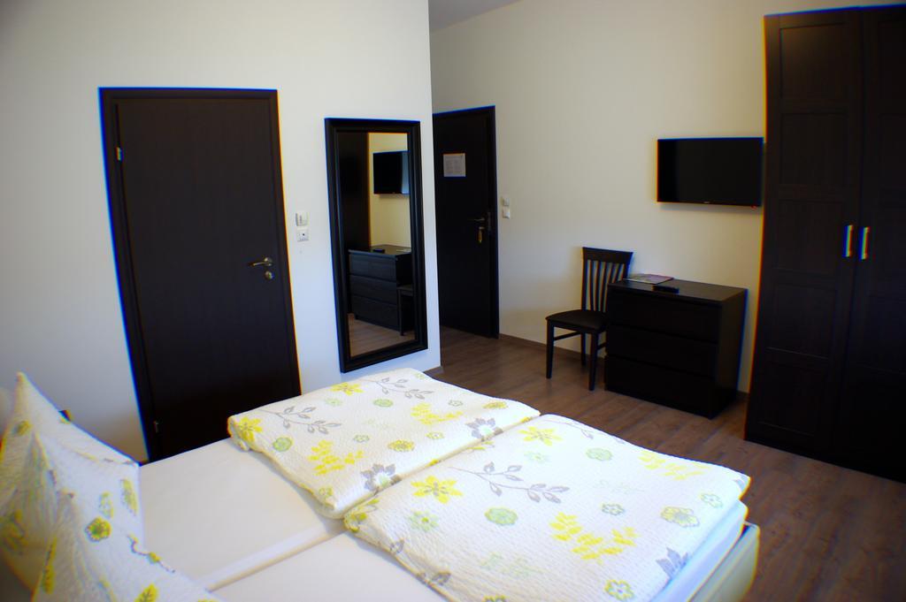 Pension Diana-Parndorf Bagian luar foto
