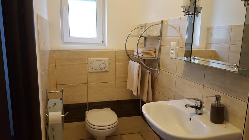 Pension Diana-Parndorf Bagian luar foto